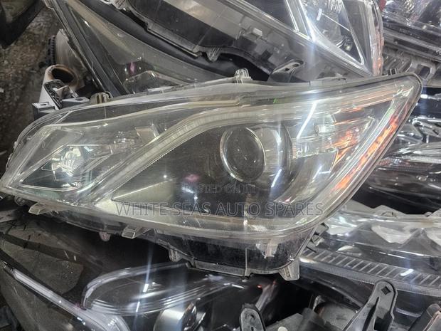 Crown 2015 Headlight