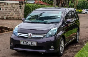 Toyota ISIS 1.8 G 2WD 2011 Maroon