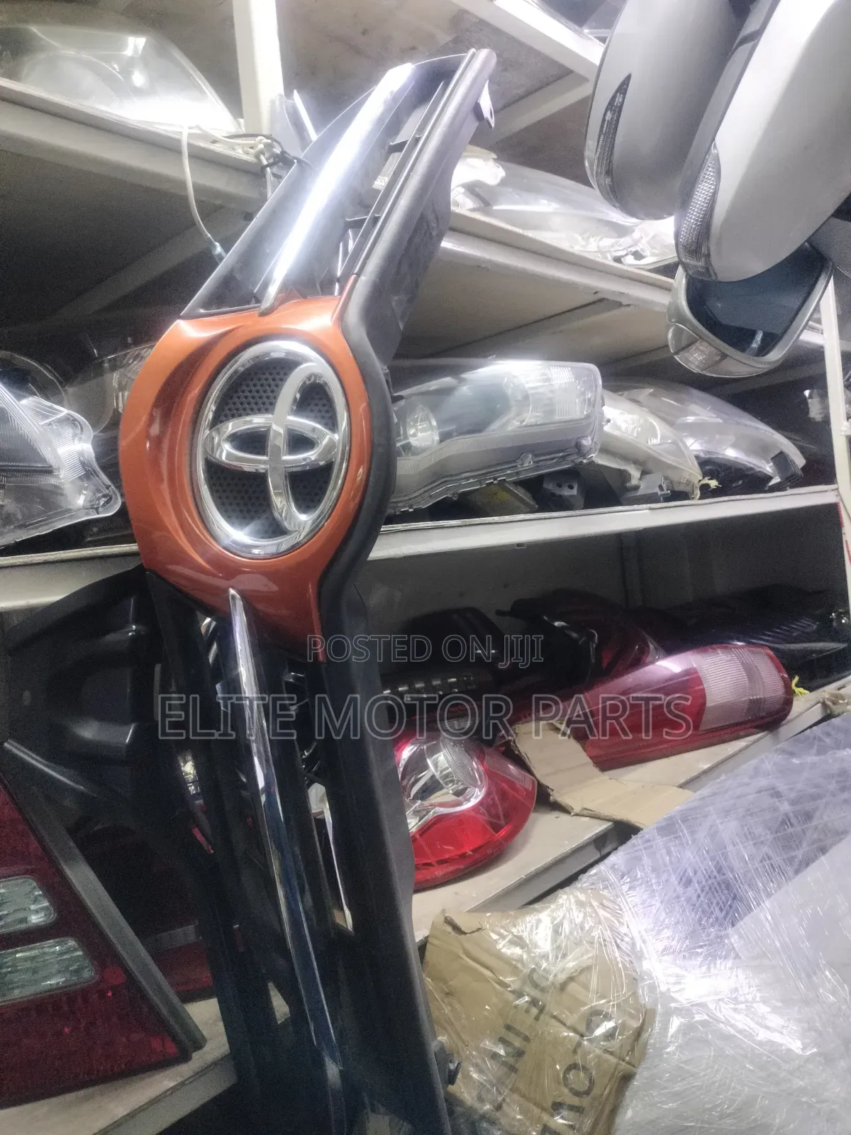 Auris 2013 Front Grill