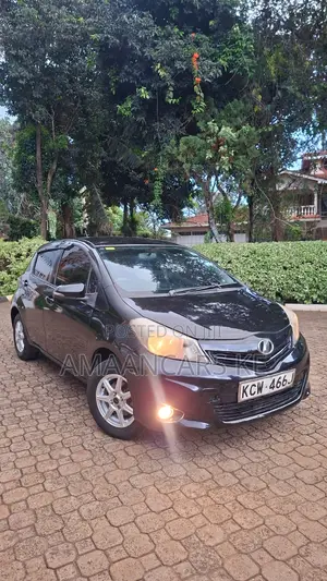 Toyota Vitz 1.3 FWD 5dr 2012 Black