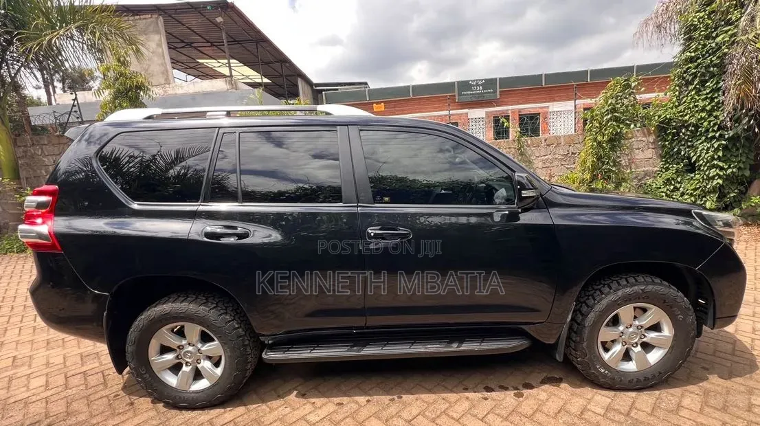 Toyota Land Cruiser 2016 Black