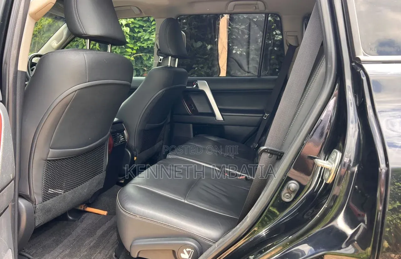 Toyota Land Cruiser 2016 Black