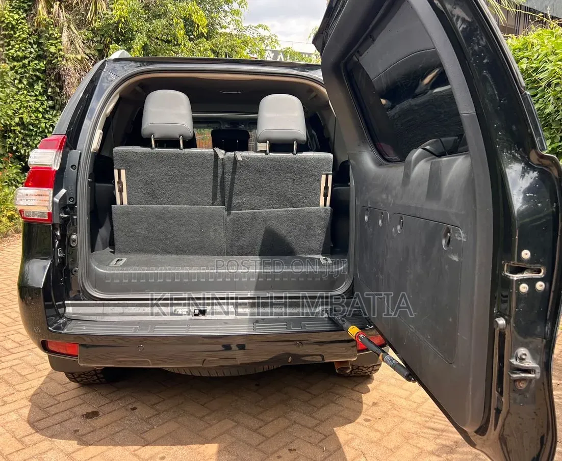 Toyota Land Cruiser 2016 Black