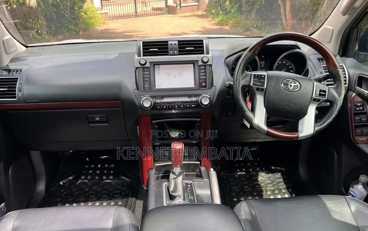 Toyota Land Cruiser 2016 Black
