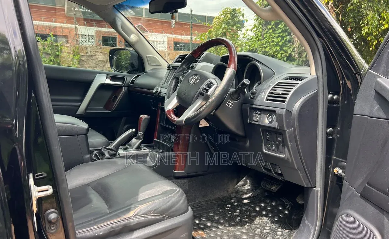 Toyota Land Cruiser 2016 Black