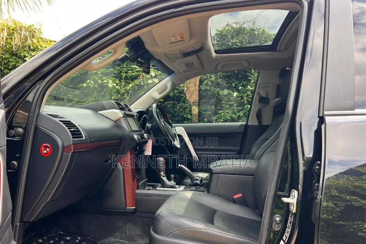 Toyota Land Cruiser 2016 Black
