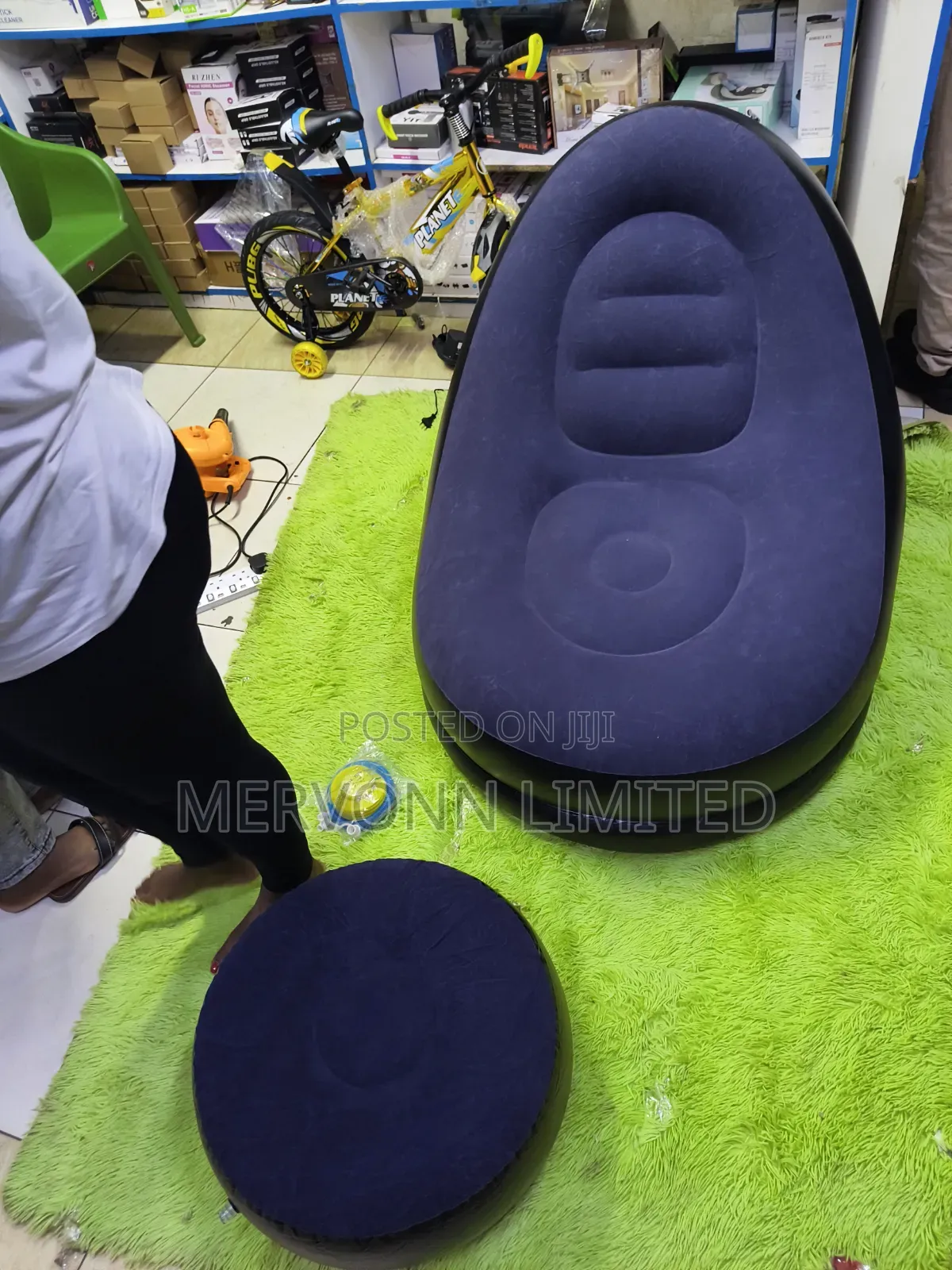 Inflatable Seat With Footrest