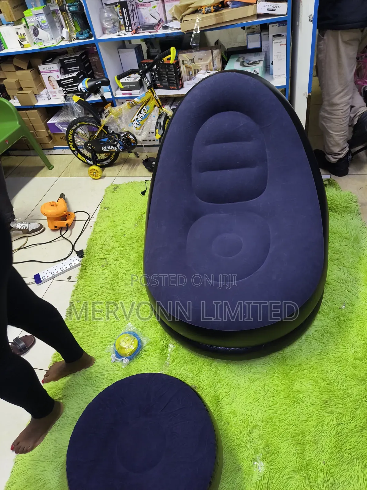 Inflatable Seat With Footrest
