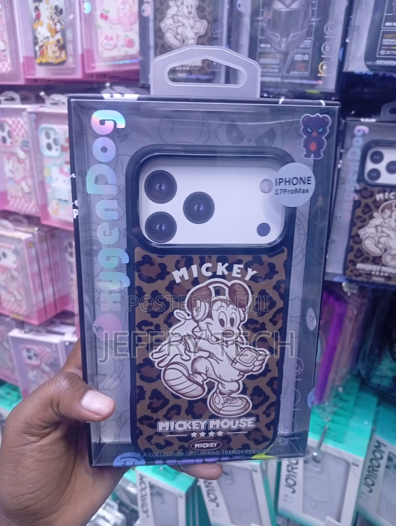 iPhone 17 Pro Max Case Features a Tan Leopard Print Pattern
