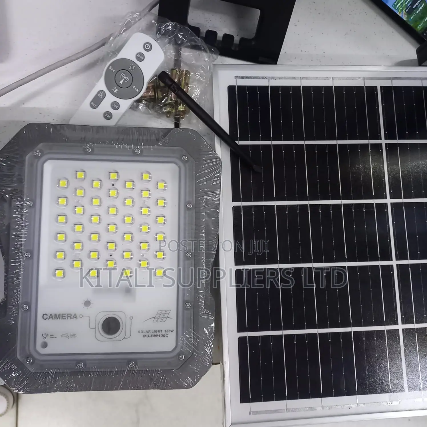100w Solar Flood Light With an Integrated Security Camera