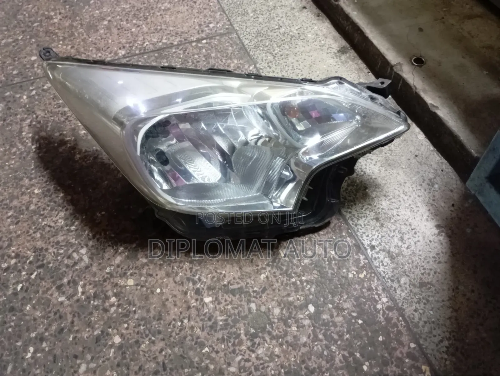 Ractis 2010 Headlight Non.