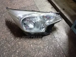 Ractis 2010 Headlight Non.