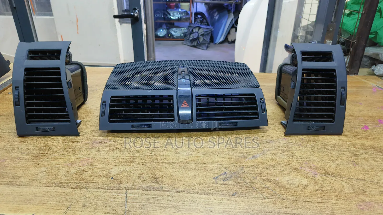 Mark X 2008 Dashboard Vents