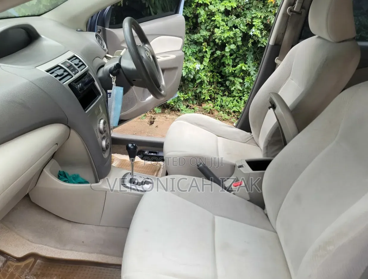 Toyota Belta 2011 Blue
