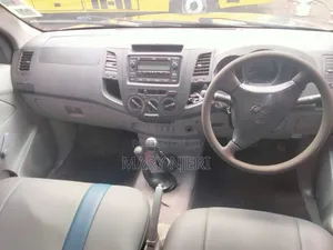 Toyota Hilux 2.5 D-4D SRX 2010 Gray