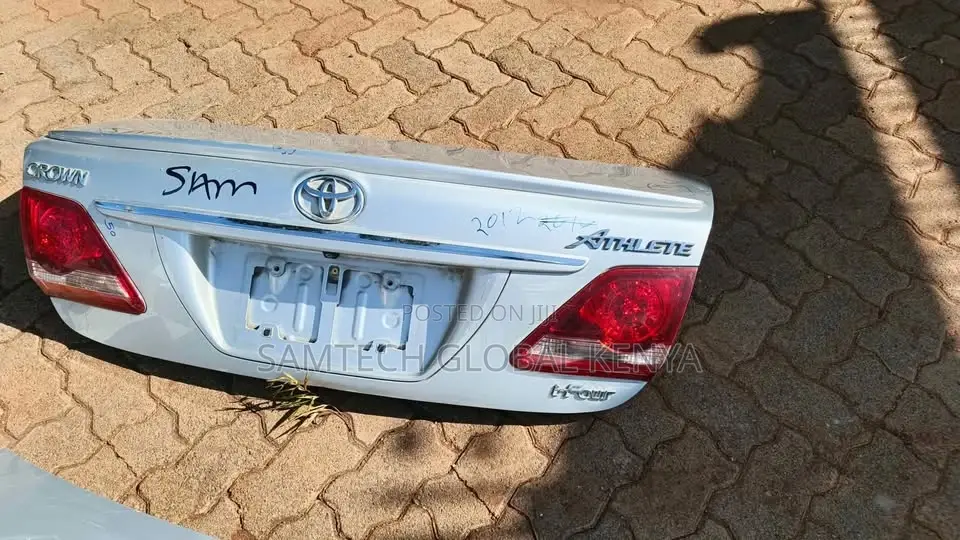Crown Athlete Superior Car Boot