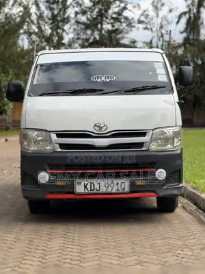 Toyota HiAce 2013 White