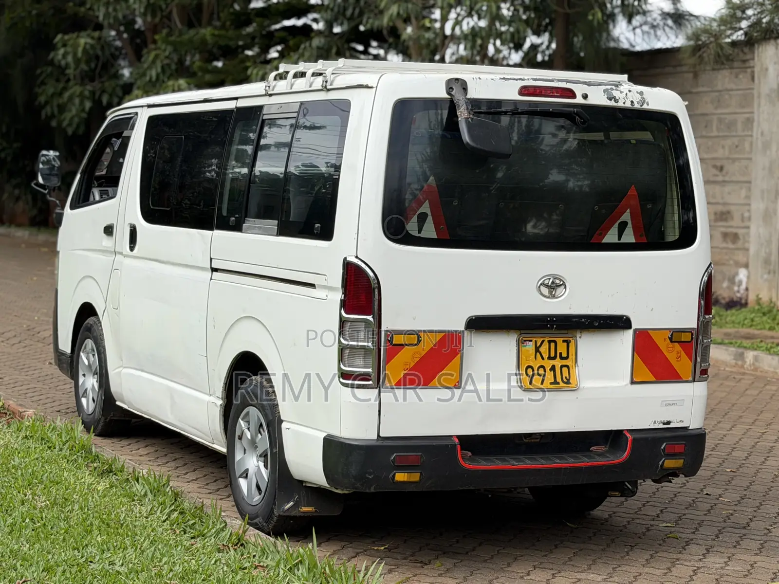 Toyota HiAce 2013 White