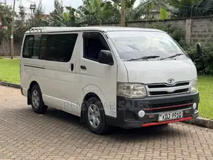 Toyota HiAce 2013 White