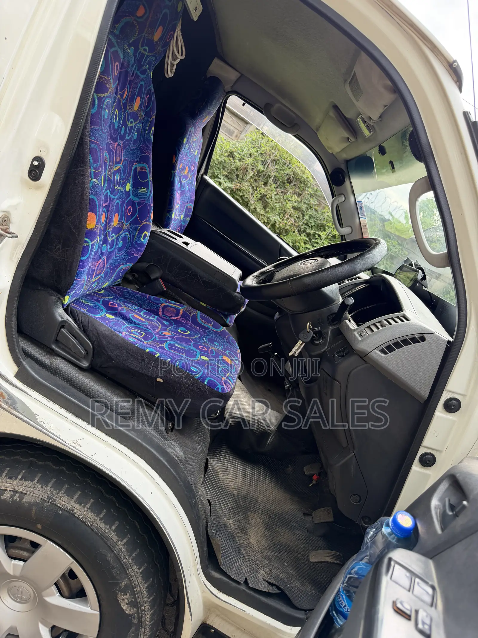 Toyota HiAce 2013 White