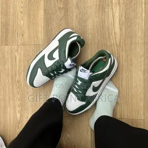 Nike Dunk Low ‘Varsity Green’ Retro Sneakers