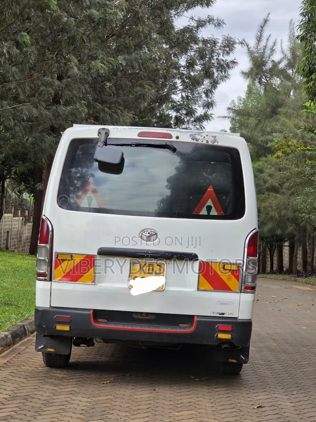 Toyota HiAce 2013 White