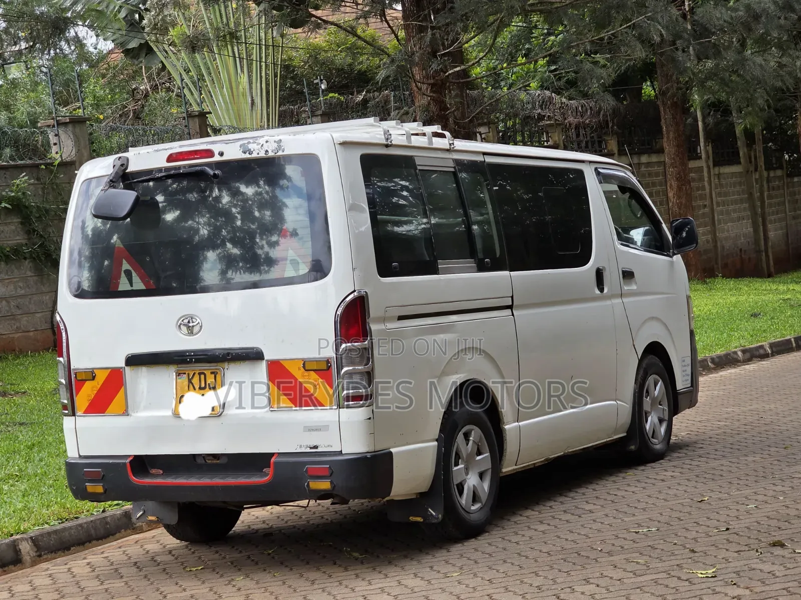 Toyota HiAce 2013 White