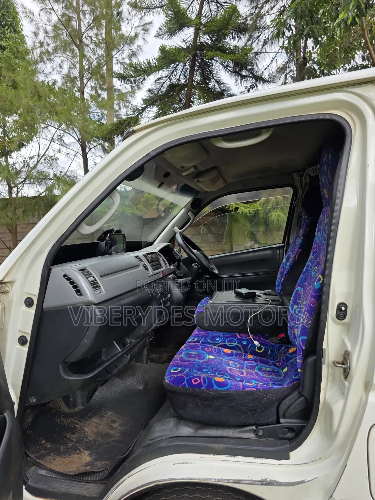 Toyota HiAce 2013 White