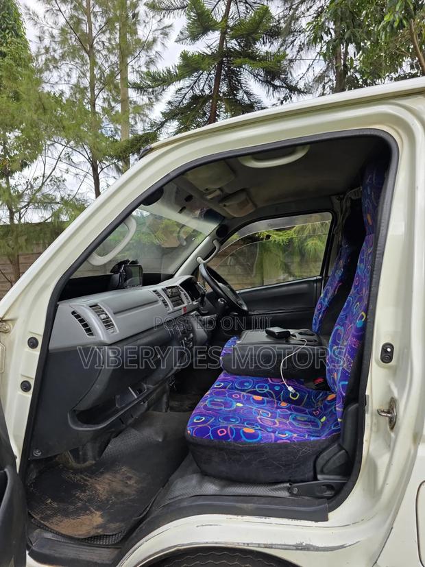 Toyota HiAce 2013 White - thumbnail 8