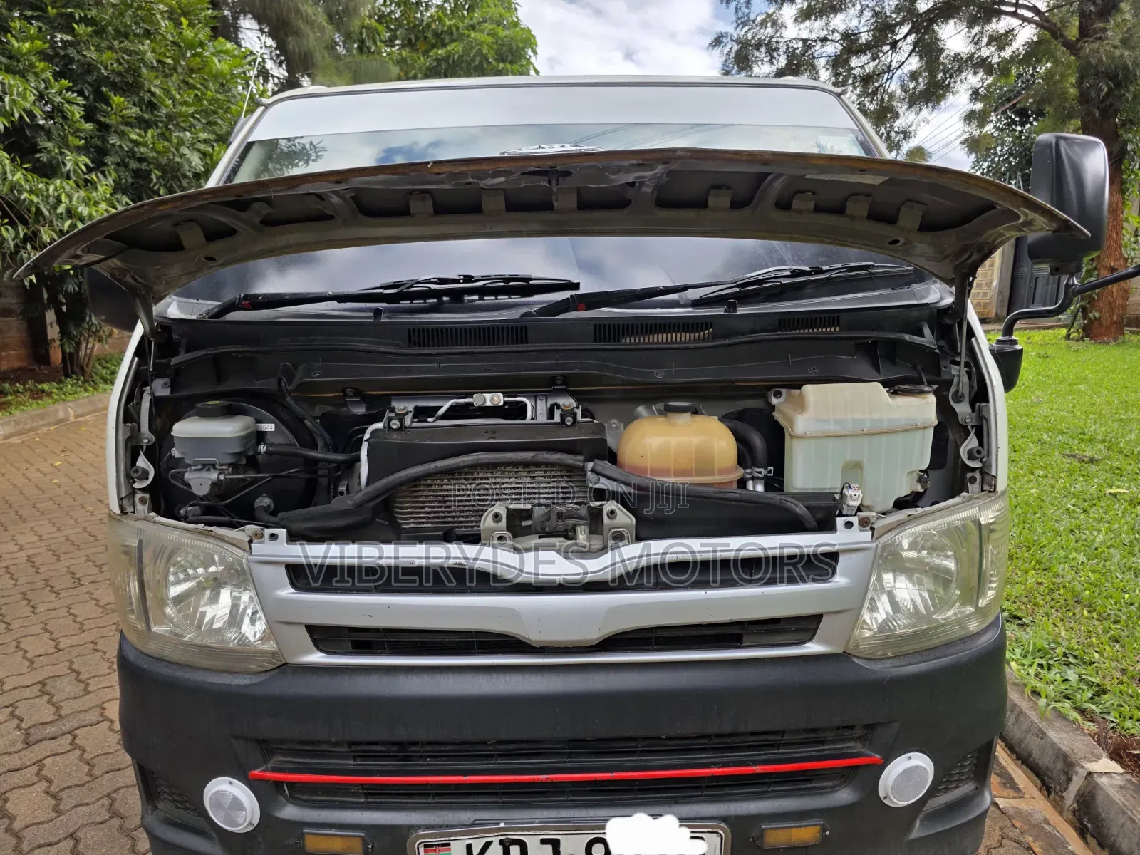 Toyota HiAce 2013 White