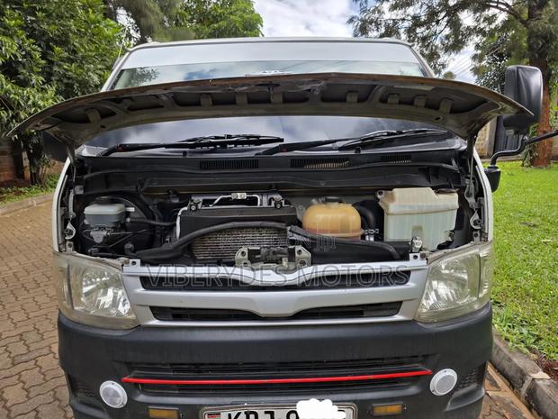 Toyota HiAce 2013 White - thumbnail 14