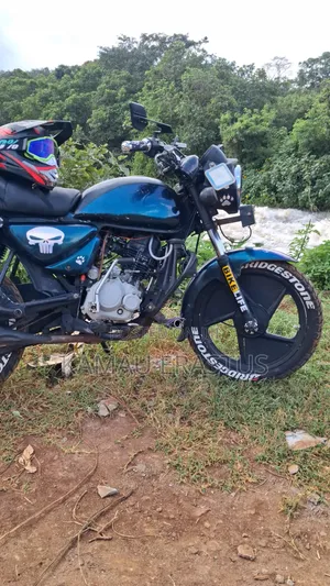 Bajaj Boxer 2020 White