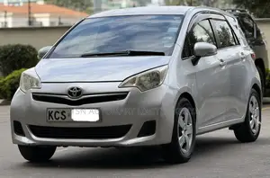 Toyota Ractis 1.5 FWD 2011 Silver