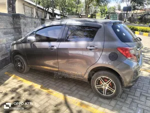 Toyota Vitz 1.0 FWD 5dr 2015 Gray