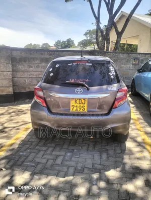 Toyota Vitz 1.0 FWD 5dr 2015 Gray