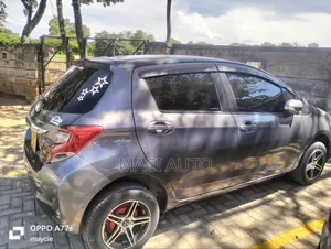 Toyota Vitz 1.0 FWD 5dr 2015 Gray