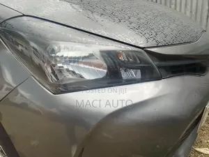 Toyota Vitz 1.0 FWD 5dr 2015 Gray