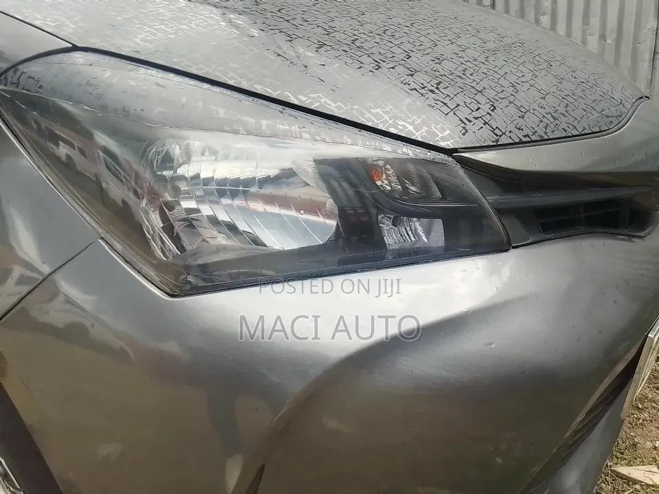 Toyota Vitz 1.0 FWD 5dr 2015 Gray