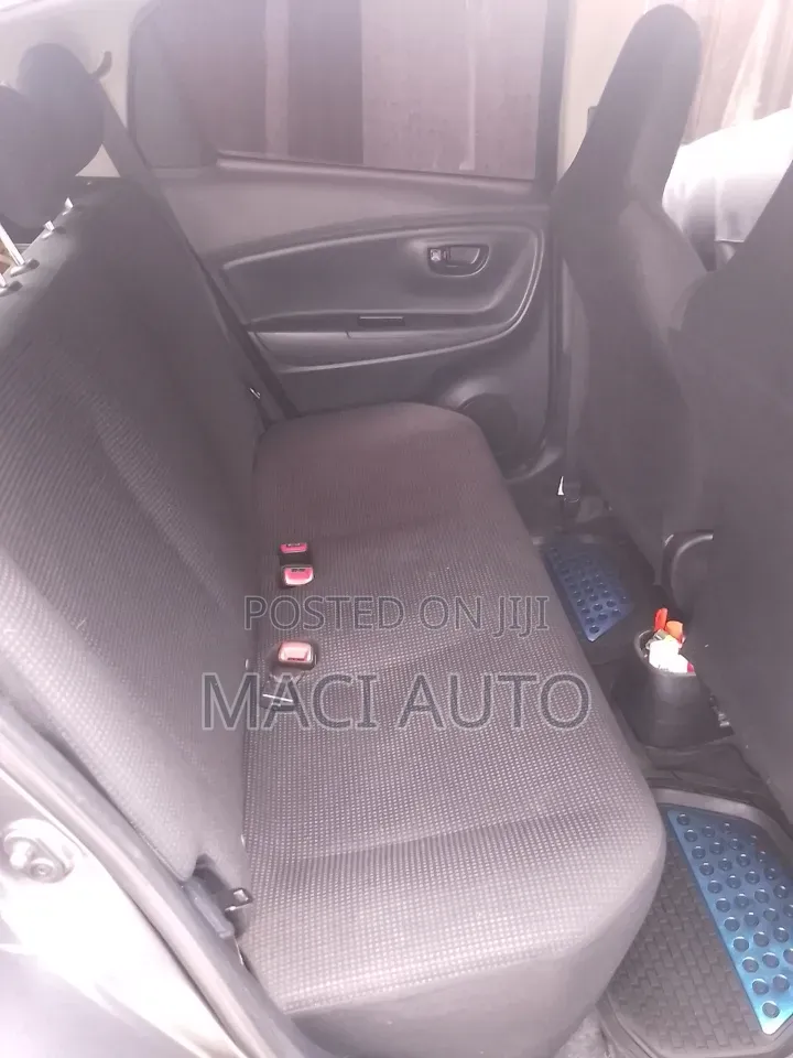 Toyota Vitz 1.0 FWD 5dr 2015 Gray