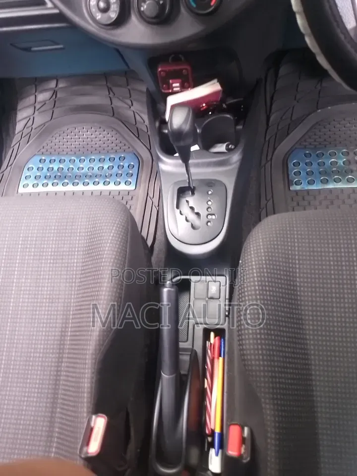 Toyota Vitz 1.0 FWD 5dr 2015 Gray