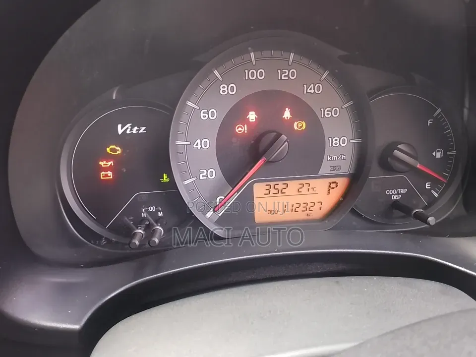 Toyota Vitz 1.0 FWD 5dr 2015 Gray