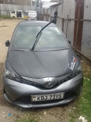 Toyota Vitz 1.0 FWD 5dr 2015 Gray