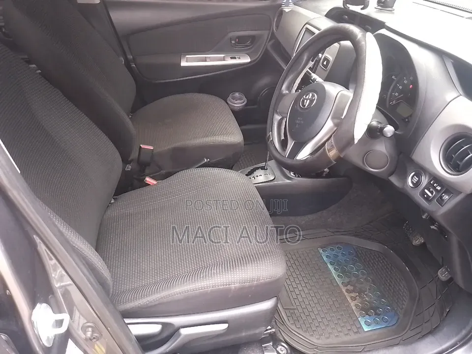 Toyota Vitz 1.0 FWD 5dr 2015 Gray