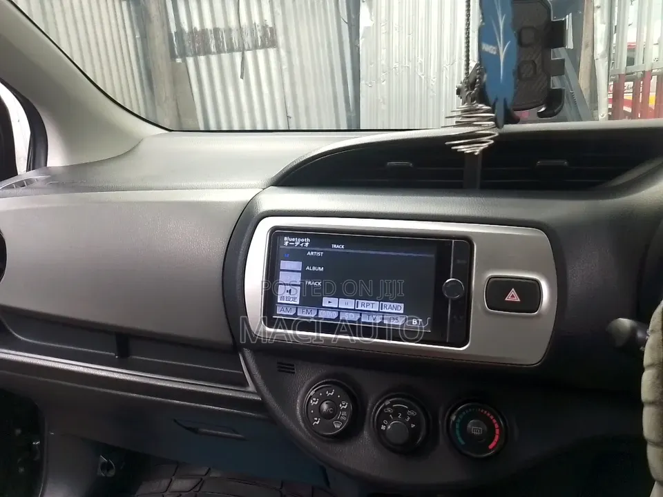Toyota Vitz 1.0 FWD 5dr 2015 Gray