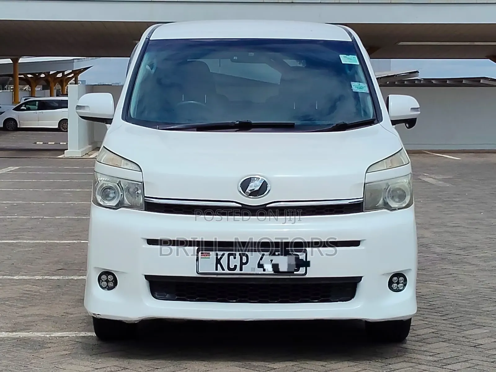 Toyota Voxy 2010 White