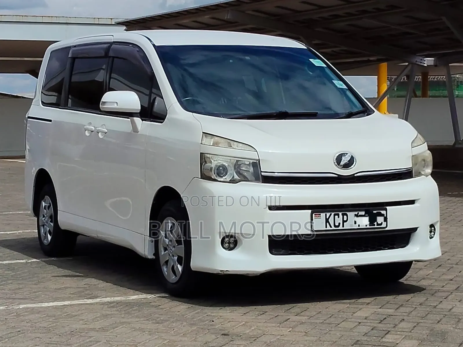 Toyota Voxy 2010 White