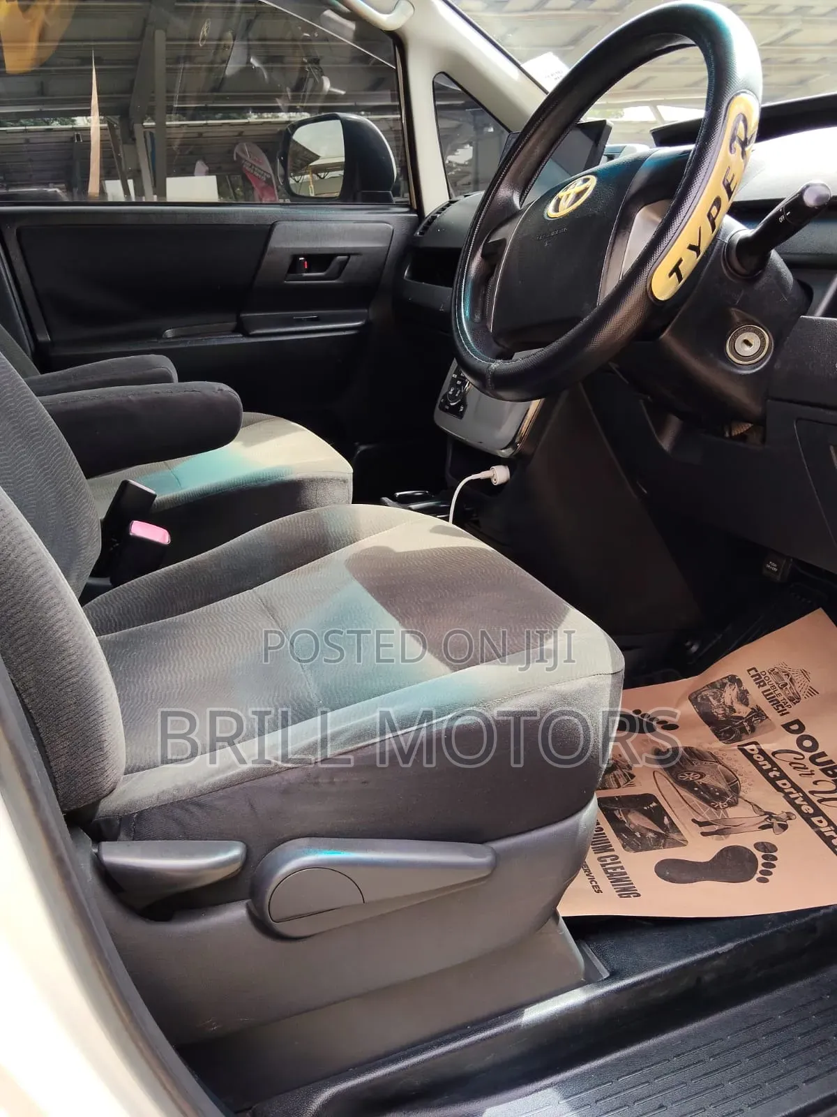 Toyota Voxy 2010 White