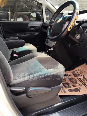 Toyota Voxy 2010 White