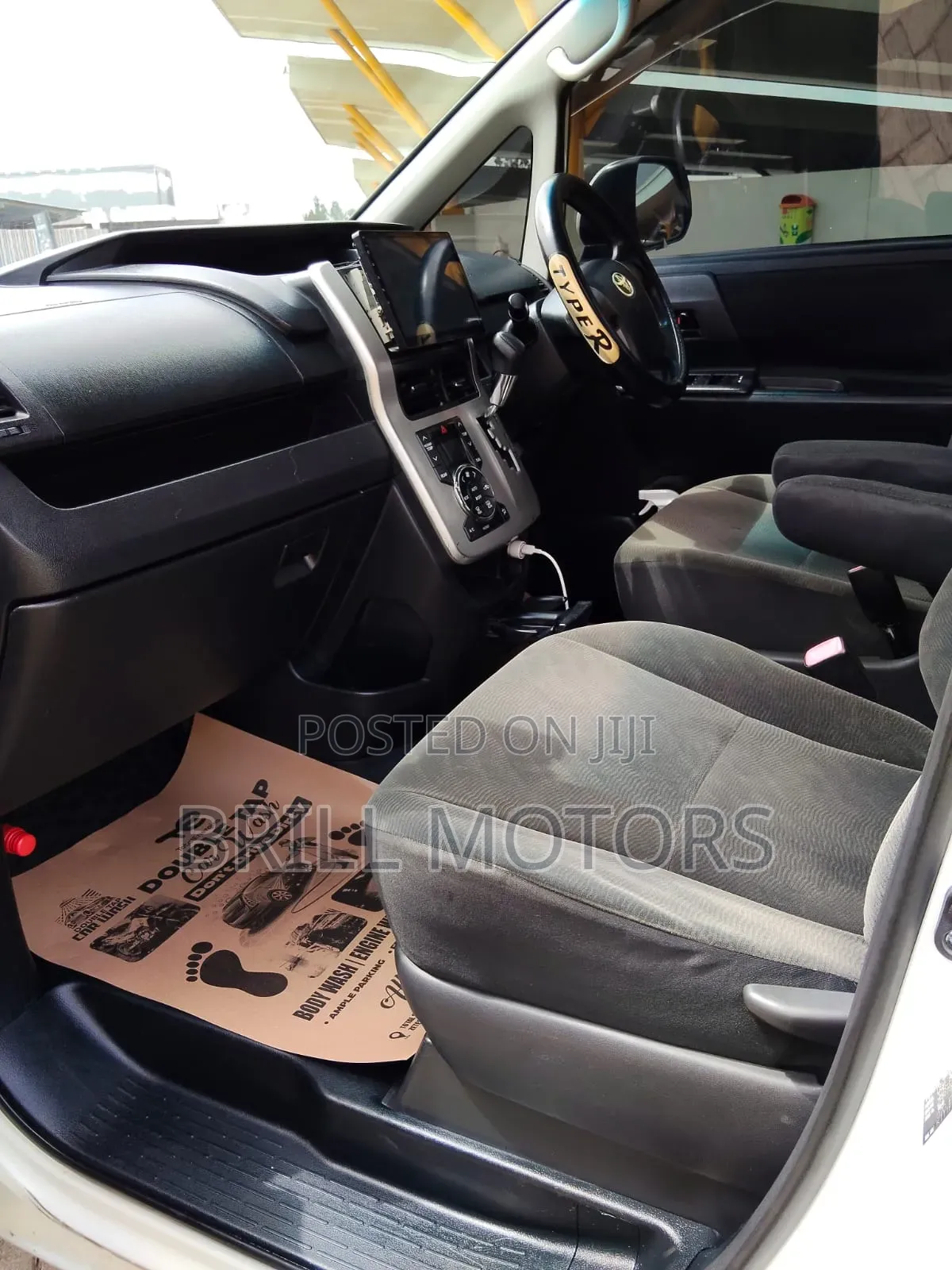 Toyota Voxy 2010 White
