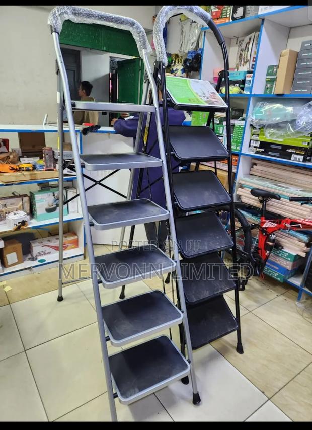 Heavy Duty Step Ladder